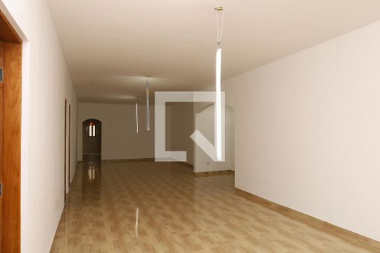 Sala de casa para alugar com 4 quartos, 270m² em Jardim Robru, São Paulo