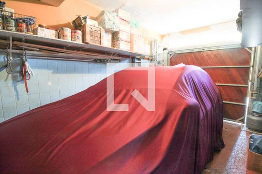 Garagem de casa à venda com 3 quartos, 128m² em Vila Bertioga, São Paulo