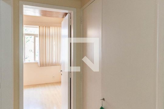 Corredor de apartamento à venda com 3 quartos, 105m² em Tijuca, Rio de Janeiro