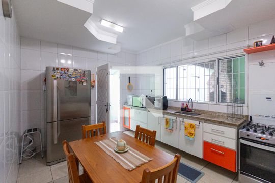 Cozinha de casa à venda com 3 quartos, 131m² em Presidente Altino, Osasco