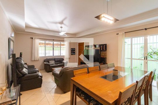 Sala de casa à venda com 3 quartos, 131m² em Presidente Altino, Osasco
