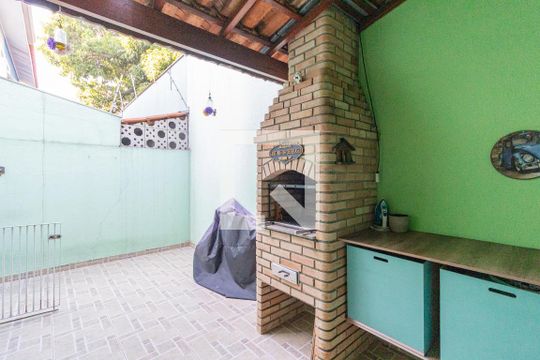Quintal de casa à venda com 3 quartos, 131m² em Presidente Altino, Osasco