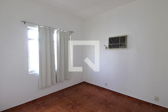 Quarto 1 de casa para alugar com 2 quartos, 120m² em Quintino Bocaiúva, Rio de Janeiro