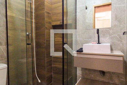Banheiro de apartamento para alugar com 2 quartos, 34m² em Itaquera, São Paulo