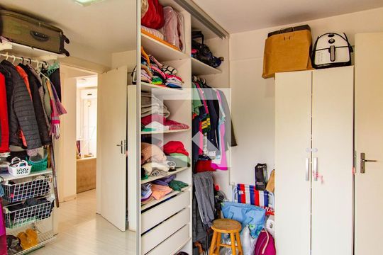 Closet de apartamento à venda com 3 quartos, 53m² em Igara, Canoas