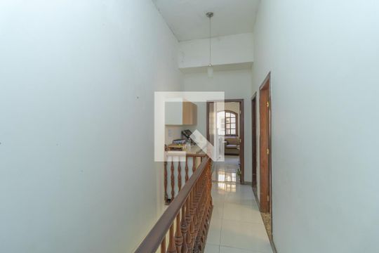 Corredor  de casa à venda com 3 quartos, 180m² em São João Batista, Belo Horizonte
