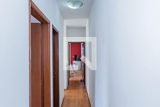 Corredor de casa à venda com 3 quartos, 145m² em Jardim Santo Elias, São Paulo