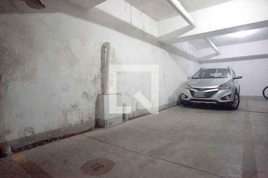 Box Estacionamento (02 vagas) de apartamento à venda com 3 quartos, 80m² em Rio Branco, Porto Alegre