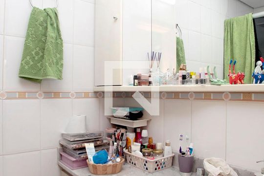 Banheiro Quarto 1 Suíte de apartamento à venda com 3 quartos, 80m² em Rio Branco, Porto Alegre