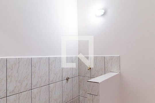 Studio de kitnet/studio para alugar com 1 quarto, 17m² em Vila Caldas, Carapicuíba