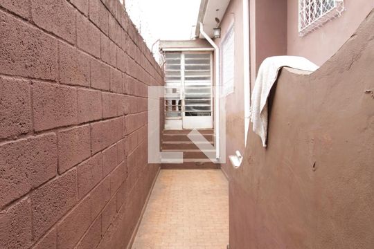Quintal de casa para alugar com 4 quartos, 156m² em Chora Menino, São Paulo