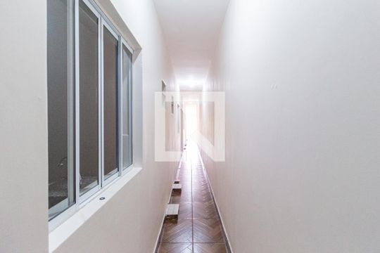 Corredor de kitnet/studio para alugar com 1 quarto, 17m² em Vila Caldas, Carapicuíba