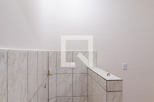 Studio de kitnet/studio para alugar com 1 quarto, 17m² em Vila Caldas, Carapicuíba