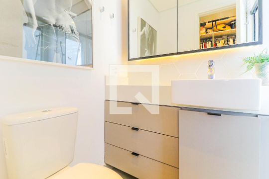 Banheiro Suíte de apartamento para alugar com 2 quartos, 70m² em Jardim das Acacias, São Paulo
