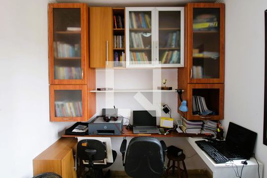 Quarto 2 de casa à venda com 3 quartos, 178m² em Vila Gustavo, São Paulo