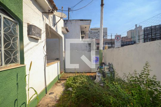 Quintal de casa para alugar com 2 quartos, 120m² em Centro, Nova Iguaçu