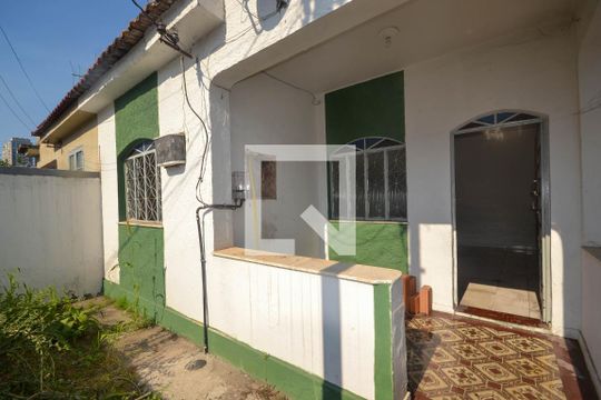 Quintal de casa para alugar com 2 quartos, 120m² em Centro, Nova Iguaçu