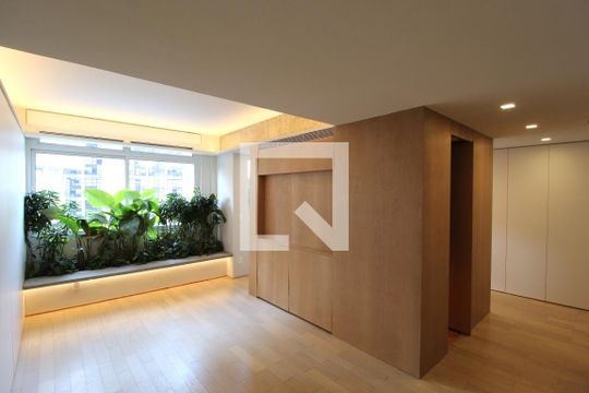 Apartamento à venda com 1 quarto, 60m² em Vila Nova Conceição, São Paulo
