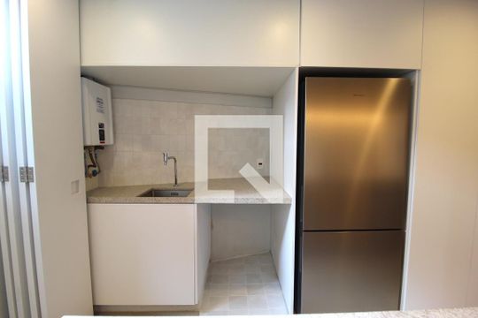 Cozinha e Área de Serviço de apartamento à venda com 1 quarto, 60m² em Vila Nova Conceição, São Paulo
