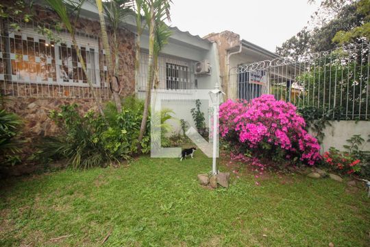 Jardim de casa à venda com 3 quartos, 129m² em Medianeira, Porto Alegre
