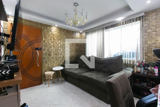 Casa de Condomínio para alugar com 3 quartos, 109m² em Vila Carmosina, São Paulo