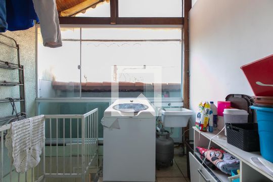 Área de Serviço de casa de condomínio para alugar com 3 quartos, 109m² em Vila Carmosina, São Paulo