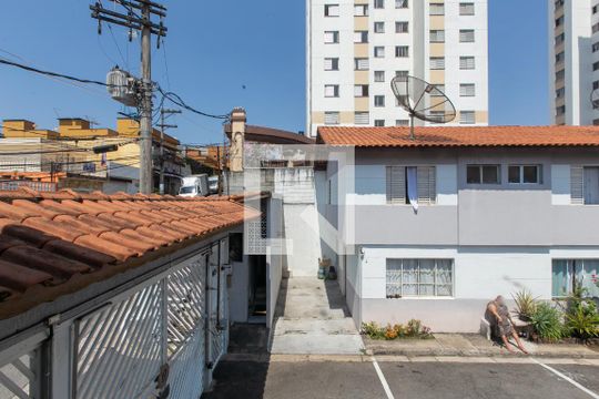 Vista do Quarto 3 de casa de condomínio para alugar com 3 quartos, 109m² em Vila Carmosina, São Paulo