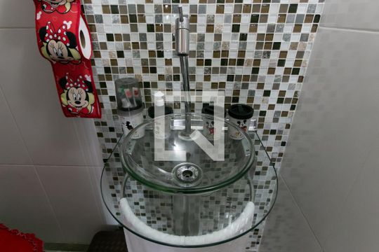 Detalhe / Lavabo  de casa de condomínio para alugar com 3 quartos, 109m² em Vila Carmosina, São Paulo