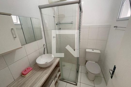 Banheiro de apartamento para alugar com 2 quartos, 45m² em Jardim Central, Cotia