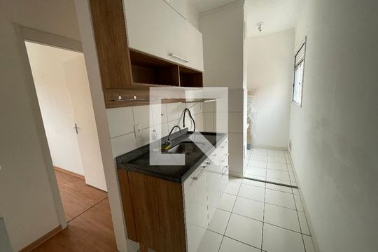 Cozinha de apartamento para alugar com 2 quartos, 45m² em Jardim Central, Cotia