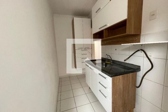 Cozinha de apartamento para alugar com 2 quartos, 45m² em Jardim Central, Cotia