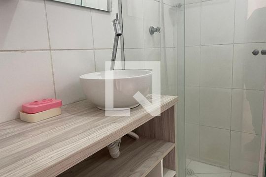 Banheiro de apartamento para alugar com 2 quartos, 45m² em Jardim Central, Cotia