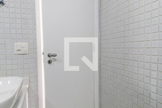 Banheiro de apartamento à venda com 1 quarto, 50m² em Melville Empresarial I E Ii, Barueri