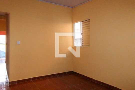 Sala de casa à venda com 8 quartos, 120m² em Vila Iguaçu, São Paulo