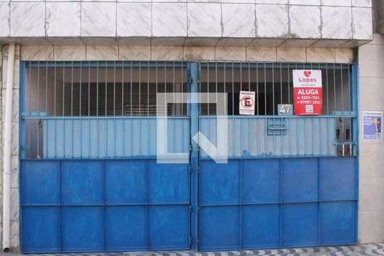 Fachada de casa à venda com 8 quartos, 120m² em Vila Iguaçu, São Paulo