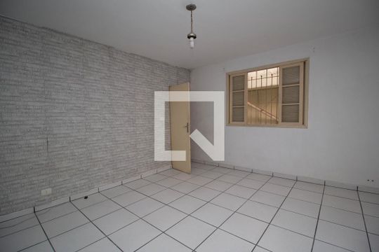 Quarto 1 de casa para alugar com 2 quartos, 90m² em Vila Iório, São Paulo