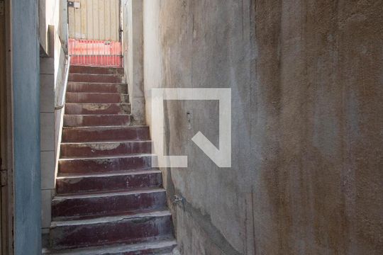Corredor de casa para alugar com 2 quartos, 90m² em Vila Iório, São Paulo
