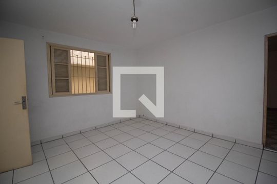Quarto 1 de casa para alugar com 2 quartos, 90m² em Vila Iório, São Paulo