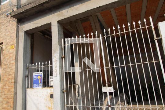 Fachada de casa para alugar com 2 quartos, 90m² em Vila Iório, São Paulo