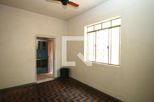 Sala de casa para alugar com 1 quarto, 48m² em Brás de Pina, Rio de Janeiro