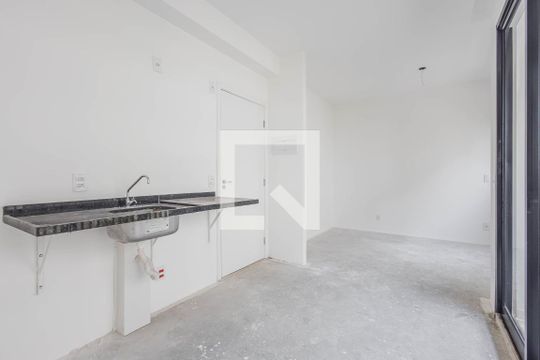 Cozinha de kitnet/studio à venda com 1 quarto, 24m² em Vila Madalena, São Paulo