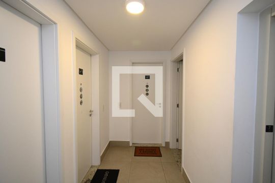 Hall de entrada de apartamento à venda com 2 quartos, 61m² em Vila Isa, São Paulo