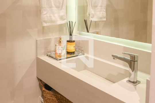 Lavabo de apartamento para alugar com 2 quartos, 75m² em Perdizes, São Paulo
