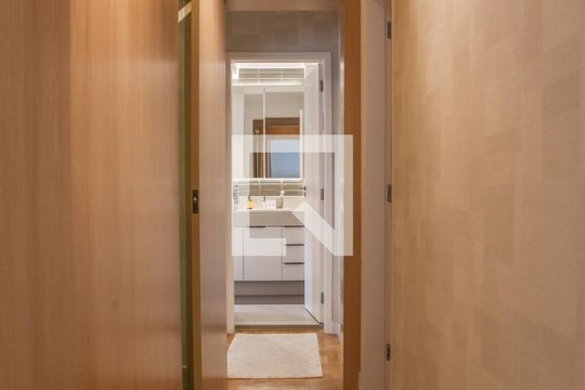 Corredor de apartamento para alugar com 2 quartos, 75m² em Perdizes, São Paulo