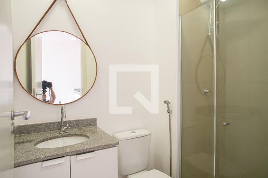 Banheiro de apartamento para alugar com 1 quarto, 28m² em Bela Vista, São Paulo