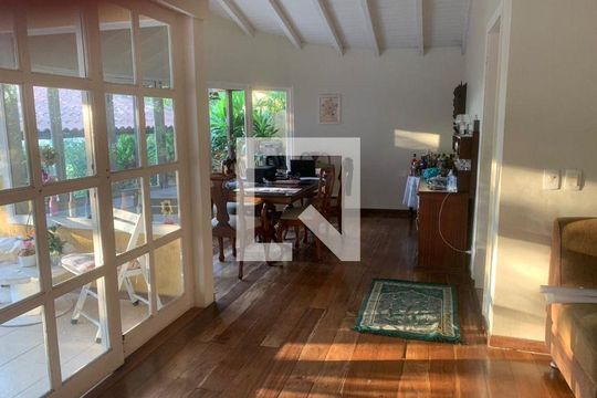 Casa à venda com 4 quartos, 332m² em Matapaca, Niterói