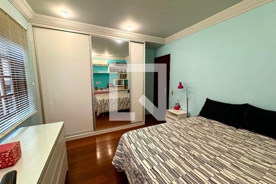 Casa à venda com 4 quartos, 326m² em Vila Progresso, Niterói