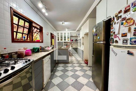 Casa à venda com 4 quartos, 326m² em Vila Progresso, Niterói