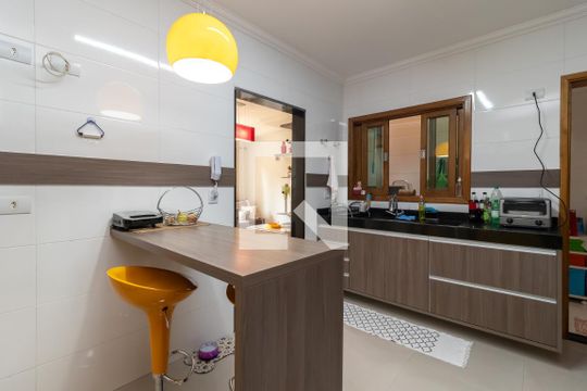 Cozinha de casa de condomínio à venda com 3 quartos, 127m² em Vila Guaca, São Paulo