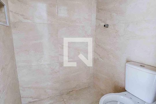 Banheiro Social de kitnet/studio para alugar com 1 quarto, 38m² em Jardim Satélite, São José dos Campos